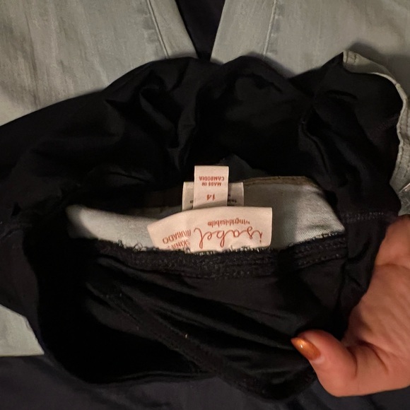 Light Wash straight leg maternity jeans. - Picture 2 of 3